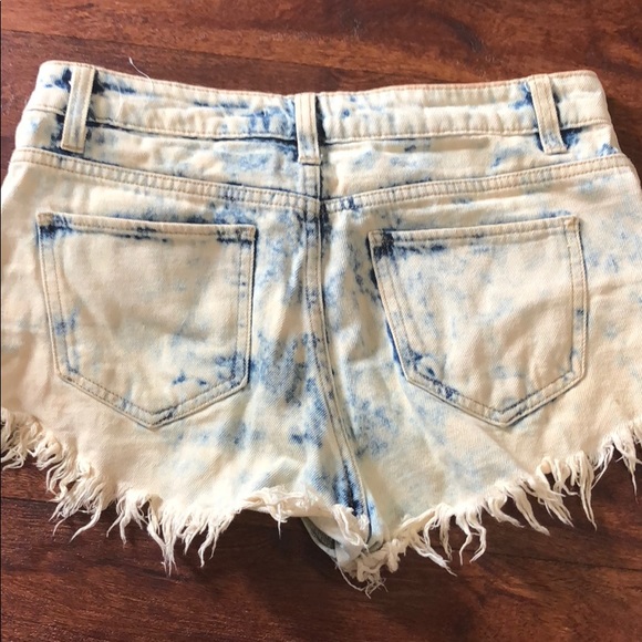 Distressed bleached shorts - Picture 2 of 3